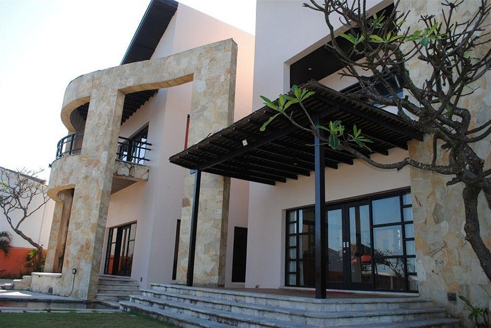 Suarti Resort, Villas & Gallery Ketewel Exterior foto