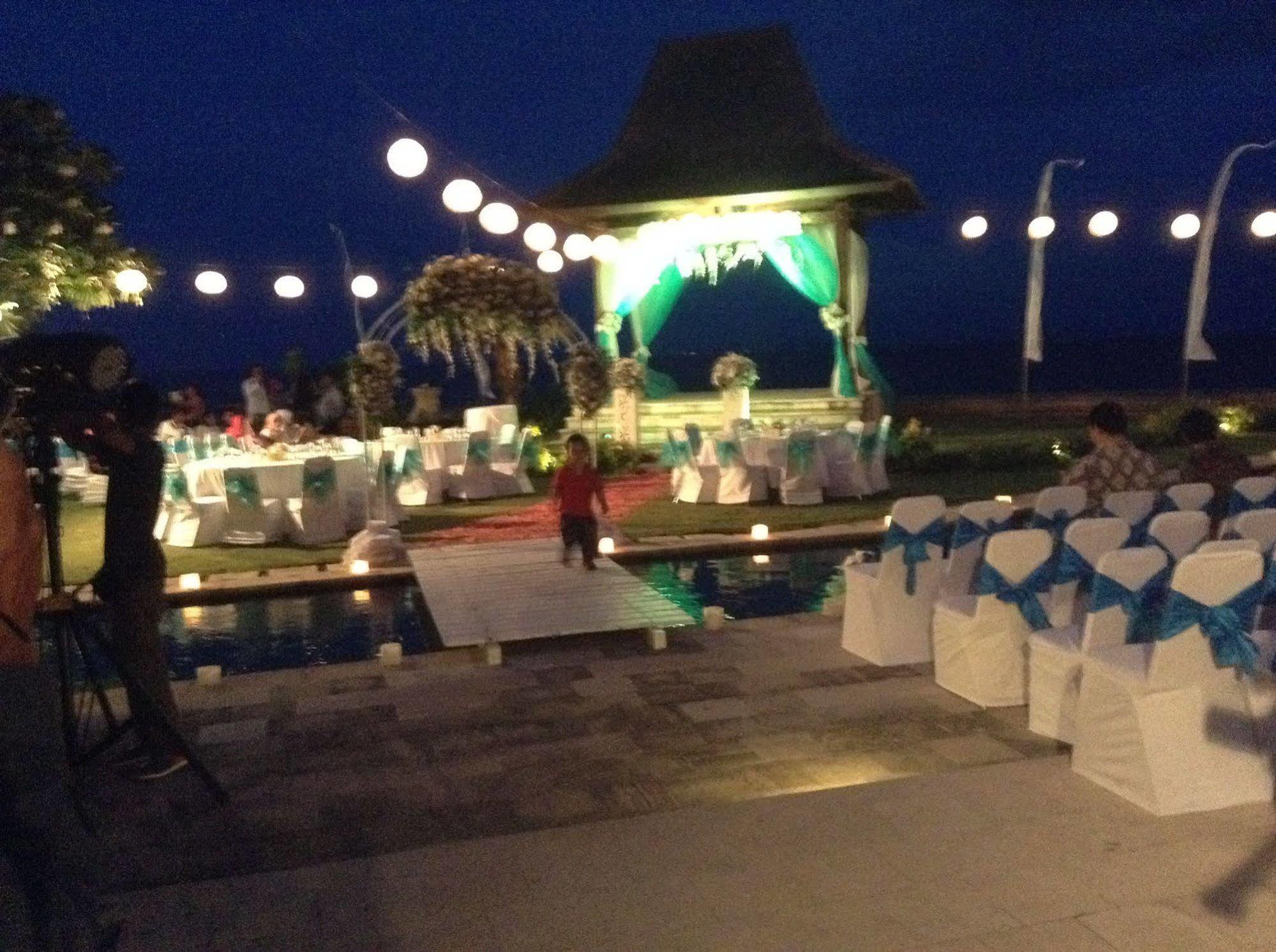 Suarti Resort, Villas & Gallery Ketewel Exterior foto